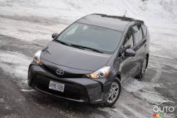 2016 Toyota Prius V front 3/4 view