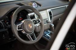2017 Porsche Macan steering wheel