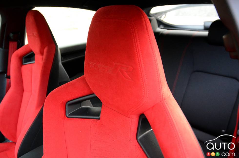 We drive the 2023 Honda Civic Type R