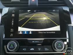2016 Honda Civic Touring infotainement display