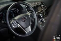 2016 Toyota Venza Redwood edition steering wheel