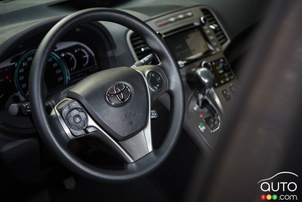 2016 Toyota Venza Redwood edition steering wheel