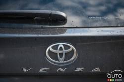 Écusson du modèle de la Toyota Venza Édition Redwood 2016