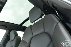 2015 Porsche Cayenne S E-Hybrid front seats