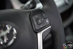 2016 Toyota Highlander Hybrid steering wheel detail