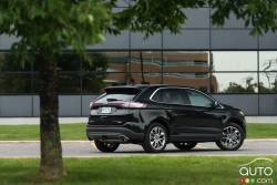 2015 Ford Edge Titanium rear 3/4 view
