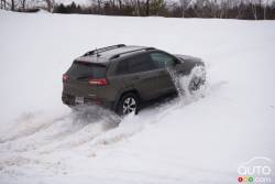 2016 Jeep Cherokee Trailhawk playing in the snow