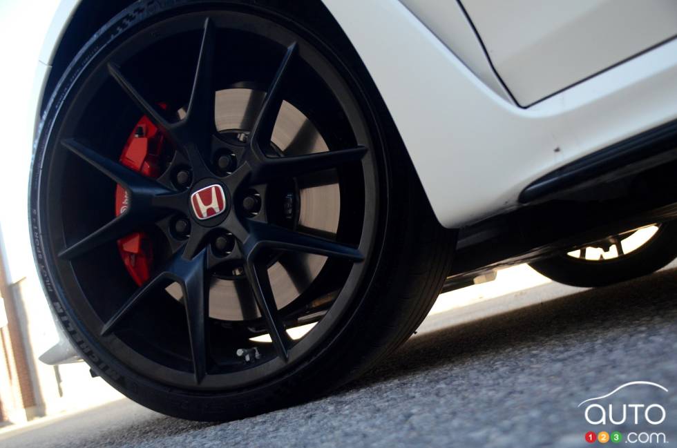 We drive the 2023 Honda Civic Type R