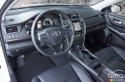 Habitacle du conducteur de la Toyota Camry XLE 2016