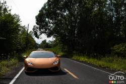 Vue de face de la Lamborghini Huracan 2015