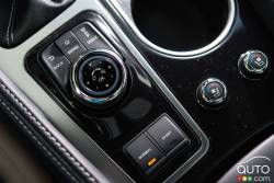 2015 Nissan Maxima Platinum infotainement controls