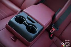 Rear centre armrest with cupholders