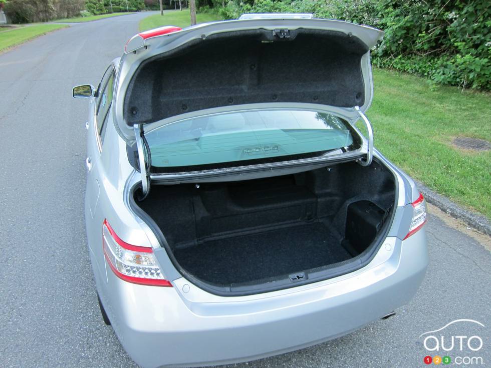 2011 Toyota Camry Hybrid picture on Auto123.tv