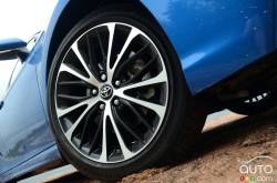 Wheel of the 2018 Camry Hybrid SE
