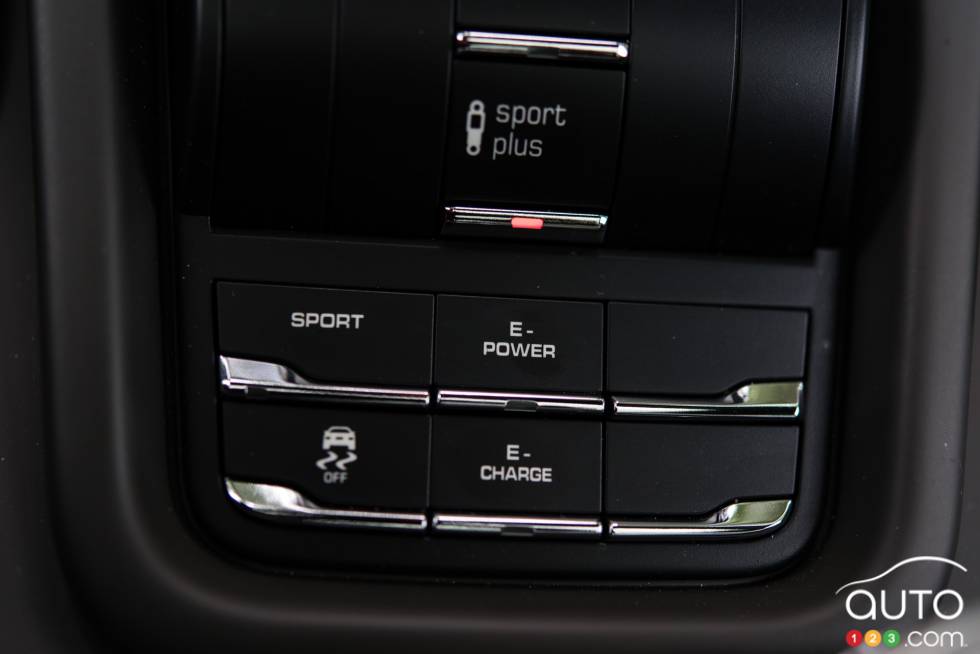Boutton de contrôle des modes de conduite de la Porsche Cayenne S E-Hybride 2015