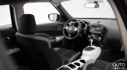 Dashboard and front seat (Juke)