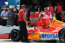 E.J. Viso, Team Venezuela/Andretti Autosport/HVM in the pits