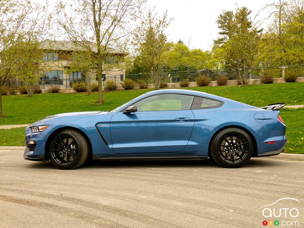 We drive the 2019 Ford Mustang Shelby GT350