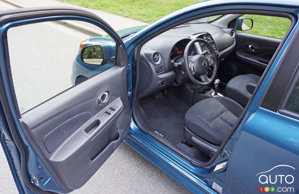 2016 Nissan Micra SR door panel