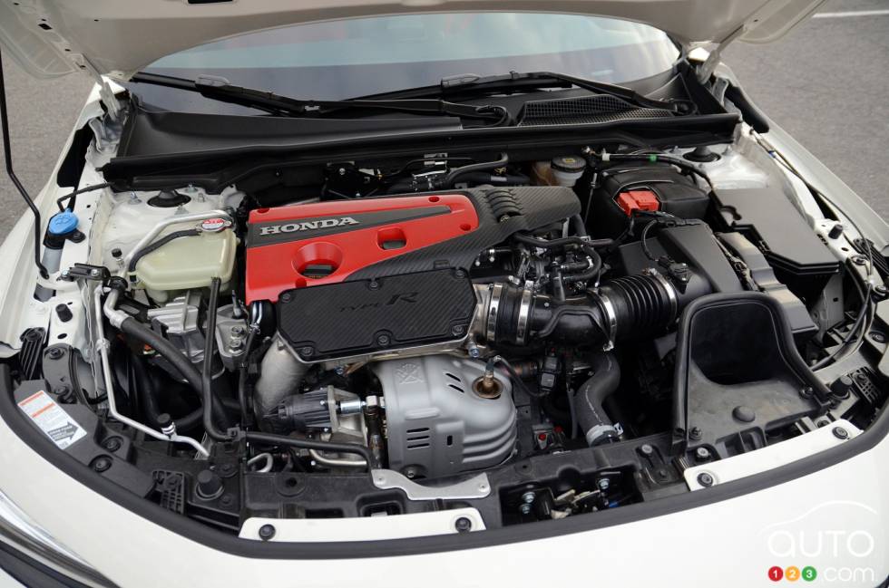 We drive the 2023 Honda Civic Type R