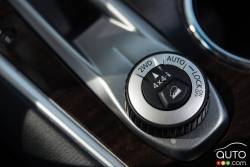 Boutton de contrôle des modes de conduite de la Nissan Pathfinder Platinum AWD 2015