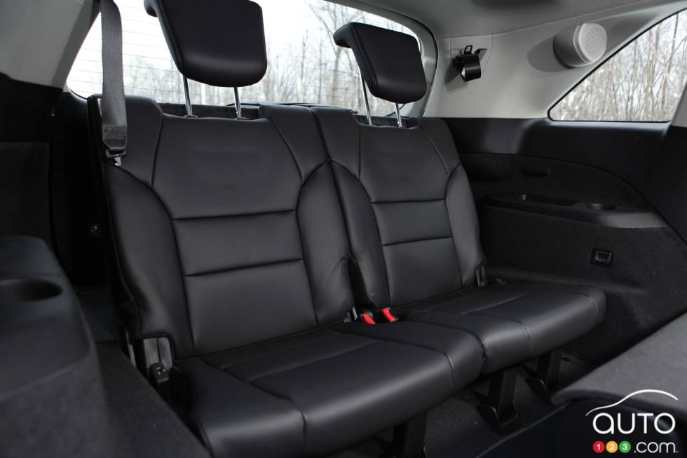 Third row rear bench seat