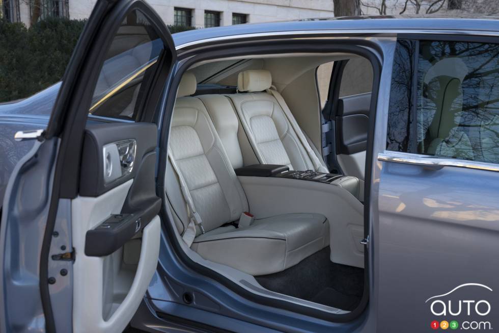 Introducing the 2019 Lincoln Continental Coach Door Edition