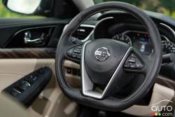 2015 Nissan Maxima Platinum steering wheel