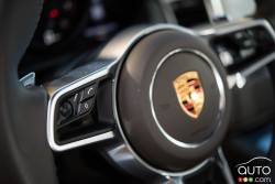 2017 Porsche Macan steering wheel detail