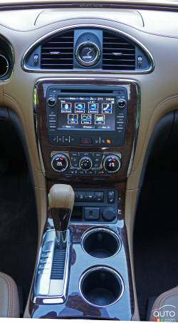 2016 Buick Enclave Premium AWD center console