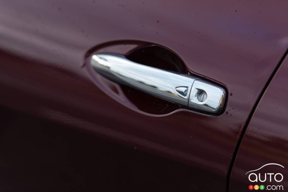 Poignée de porte sans clé de la Nissan Maxima Platinum 2015