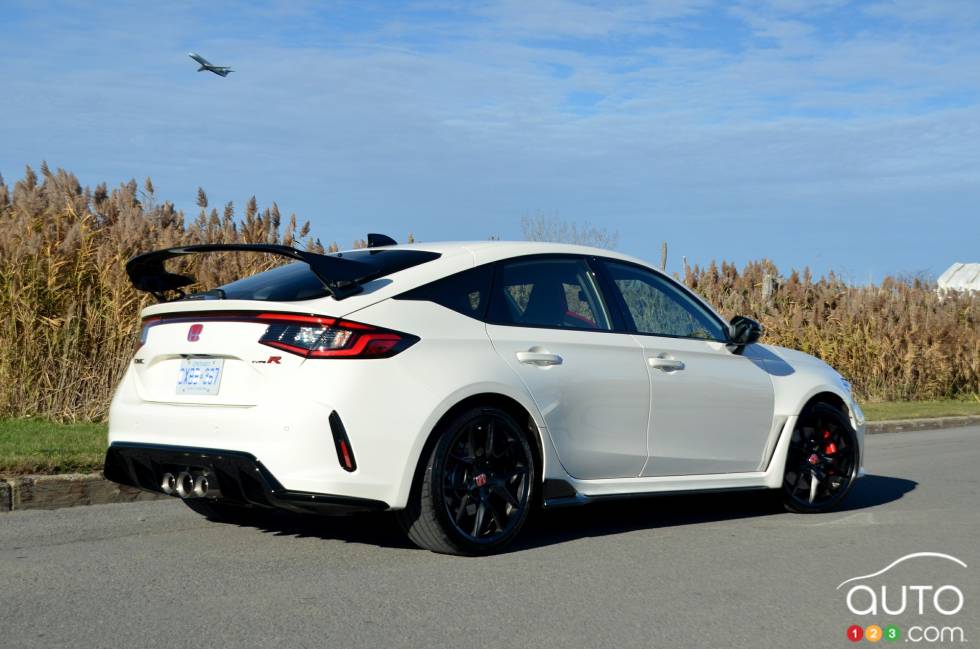 We drive the 2023 Honda Civic Type R