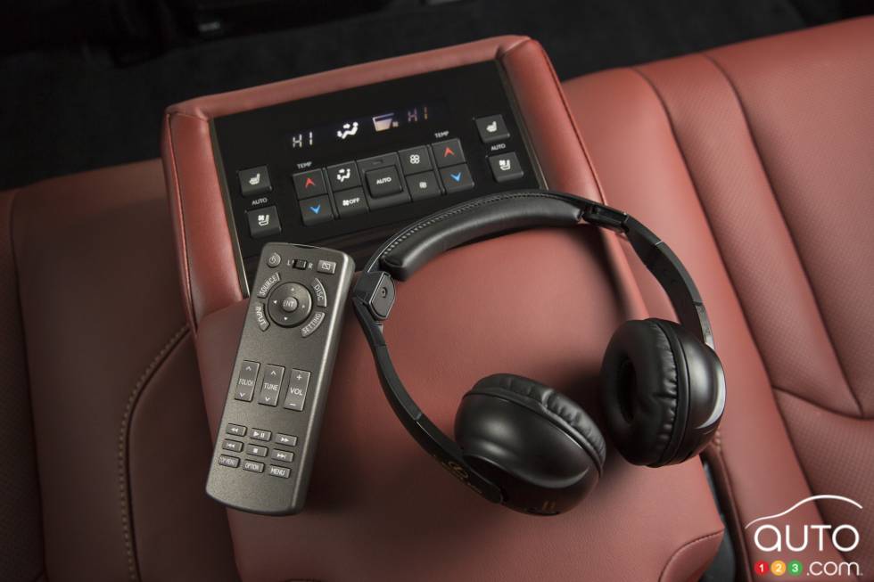 Accoudoire central arrière du Lexus LX 570 2016