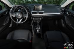 Tableau de bord de la Mazda 3 GT 2015