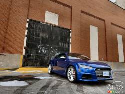 2016 Audi TTS front 3/4 view