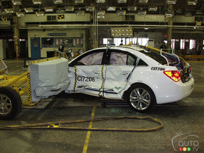 Chevrolet Cruze 2011 test de collision Chevrolet Cruze 2011 test de collision