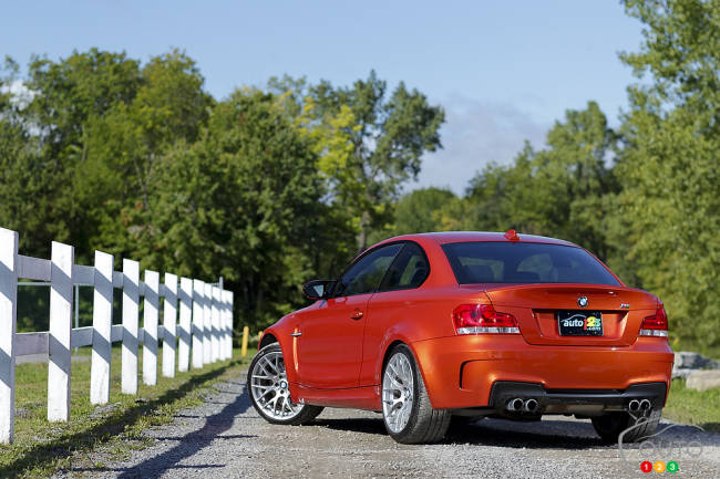 BMW S&eacute;rie 1 M Coup&eacute; 2011 vue 3/4 arri&egrave;re