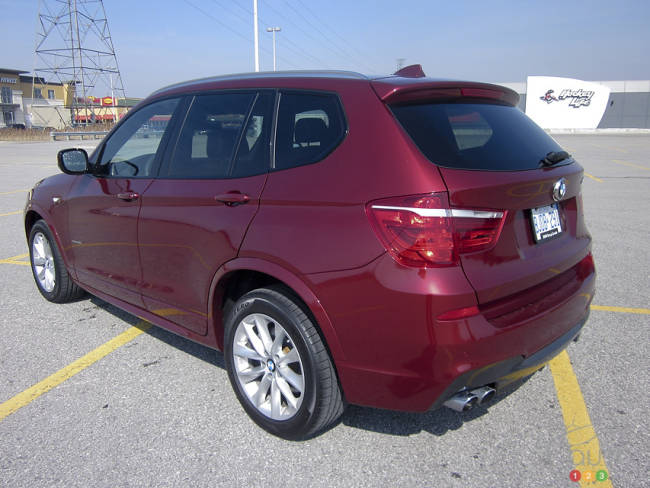 BMW X3 xDrive35i 2012 vue 3/4 arrière BMW X3 xDrive35i 2012 vue 3/4 arrière