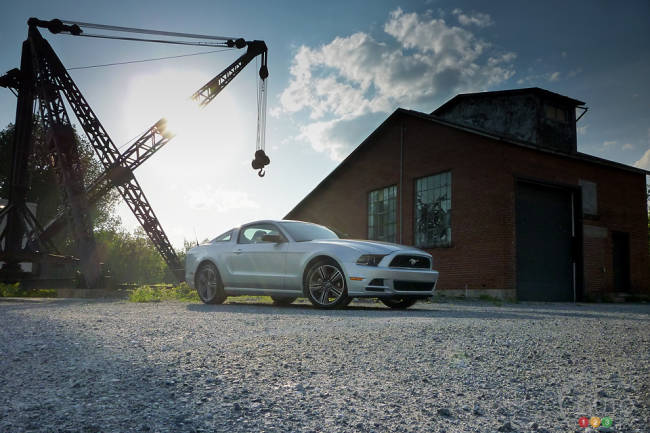 Ford Mustang V6 2013 vue 3/4 avant Ford Mustang V6 2013 vue 3/4 avant