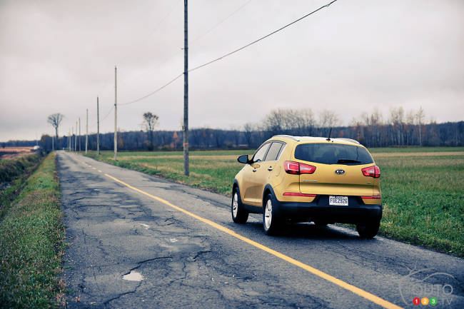 Kia Sportage EX 2011 vue 3/4 arrière Kia Sportage EX 2011 vue 3/4 arrière