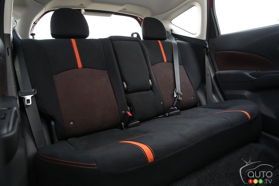 2015 nissan versa seat covers