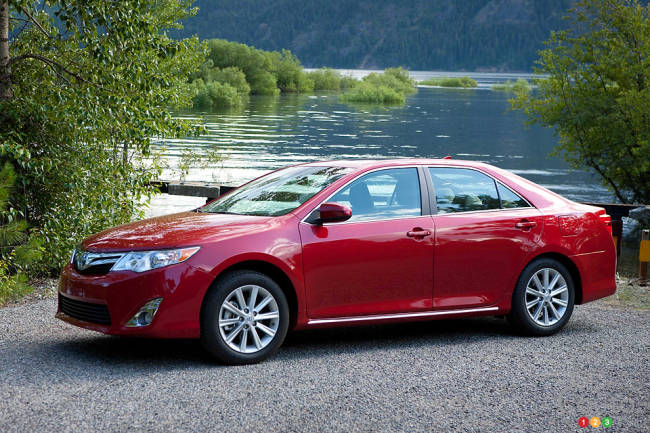 2013 toyota camry se standard options #7