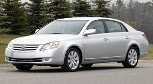 Research 2005
                  TOYOTA Avalon pictures, prices and reviews