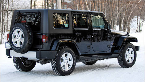 2009 Jeep Wrangler Unlimited Sahara Review Editor's Review | Car Reviews |  Auto123