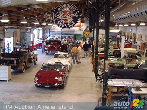 Vue de l'un des ateliers de RM Auto Restorations où reprennent vie certaines des voitures les plus rares et les plus prestigieuses au monde.