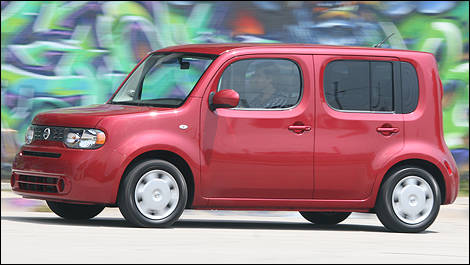 2009 Nissan Cube First Impressions Editor S Review Car Reviews Auto123