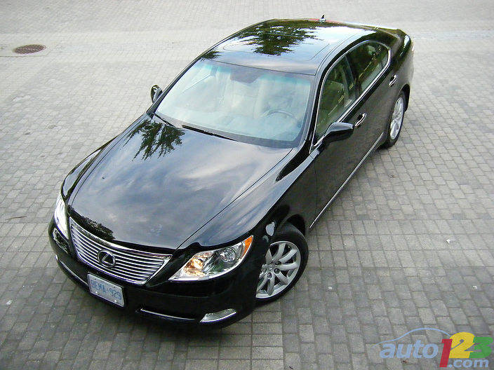 https://picolio.auto123.com/art-images/111265/2009-lexus-ls-640-001.jpg?scale=704x528