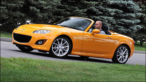 despreciar bostezando Abrazadera 2009 Mazda MX-5 GS PRHT Review Editor's Review | Car Reviews | Auto123