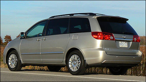 minivan toyota 2010