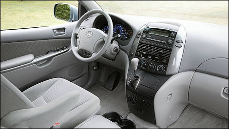 2010 Toyota Sienna Limited Review Editors Review  Car Reviews  Auto123